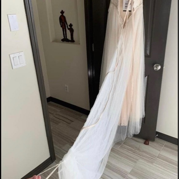 Wedding dress new with tags - Picture 5 of 10